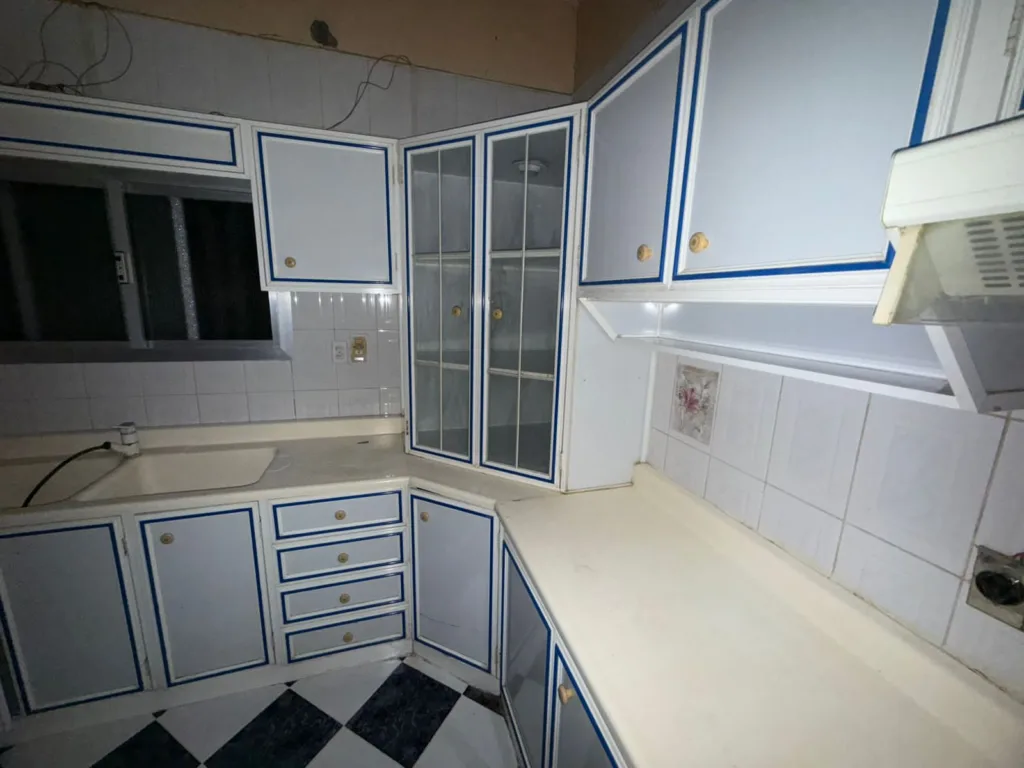 شراء وبيع الأثاث المستعمل